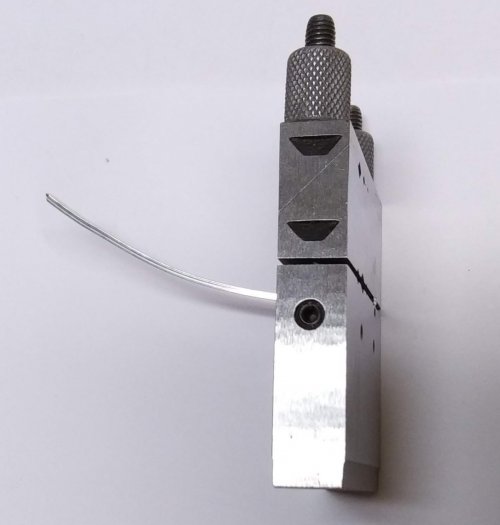 Judy Larson's Bezels Using Square Wire - , Metalwork, Cutting, Cutting Tool, Cutters, Filing, Finishing, Butane Torch, Soldering, Solder, Design, File the ends flat.